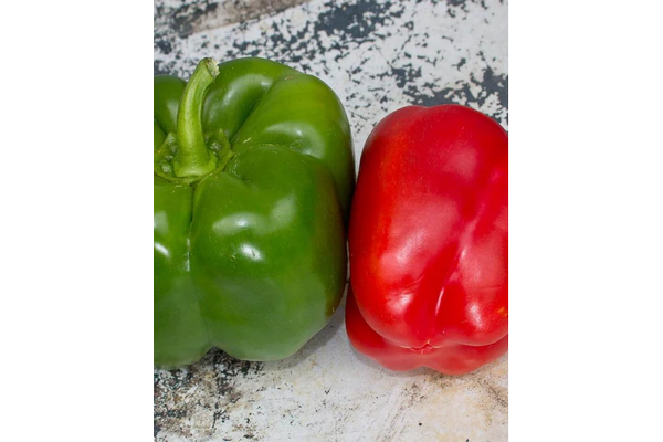 Load image into Gallery viewer, West Coast Seeds - California Wonder Peppers (0.25g) - Sweet, Blocky, High-Yield
